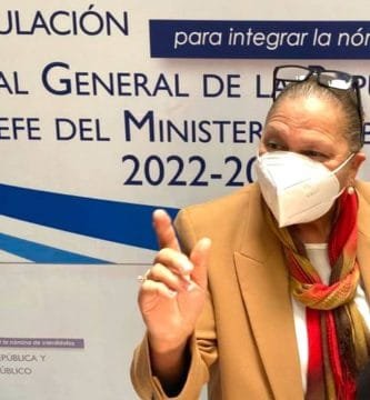 Consuelo Porras amenza a Comisionados