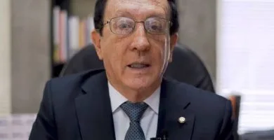 Decano Hugo Rolando Escobar Menaldo