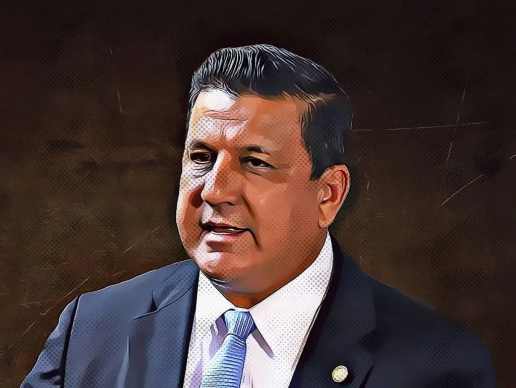 Quien es Estuardo Galdámez